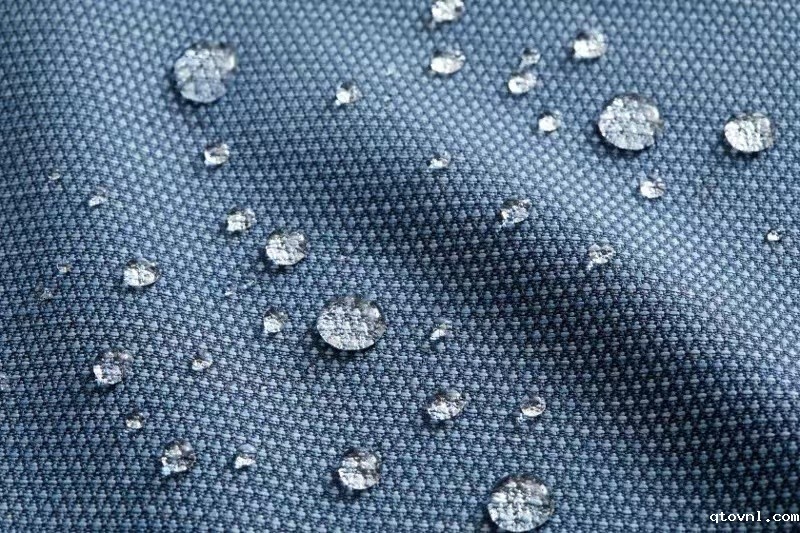 厦门服装供应链展|为何所谓的“防水”面料会湿透？防泼水并不等于完全防水，你知道吗？
