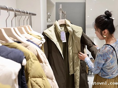 2025betway精装版下载 | 气温40°C！ 这里的服装企业却在买冬装